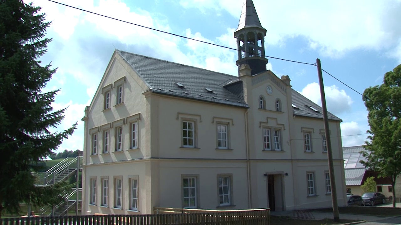 MEgional mit der Übergabe des Gemeinschaftshauses in Ansprung MEgional mit der Übergabe des Gemeinschaftshauses in Ansprung