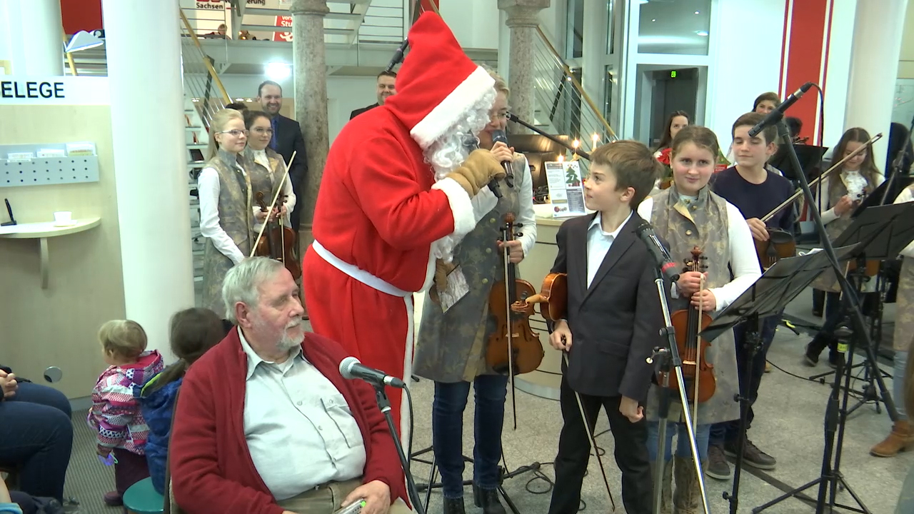 MEgional mit der Präsentation des Zschopau-Liedes auf CD 2017 12 08 MEgional Zschopau Lied